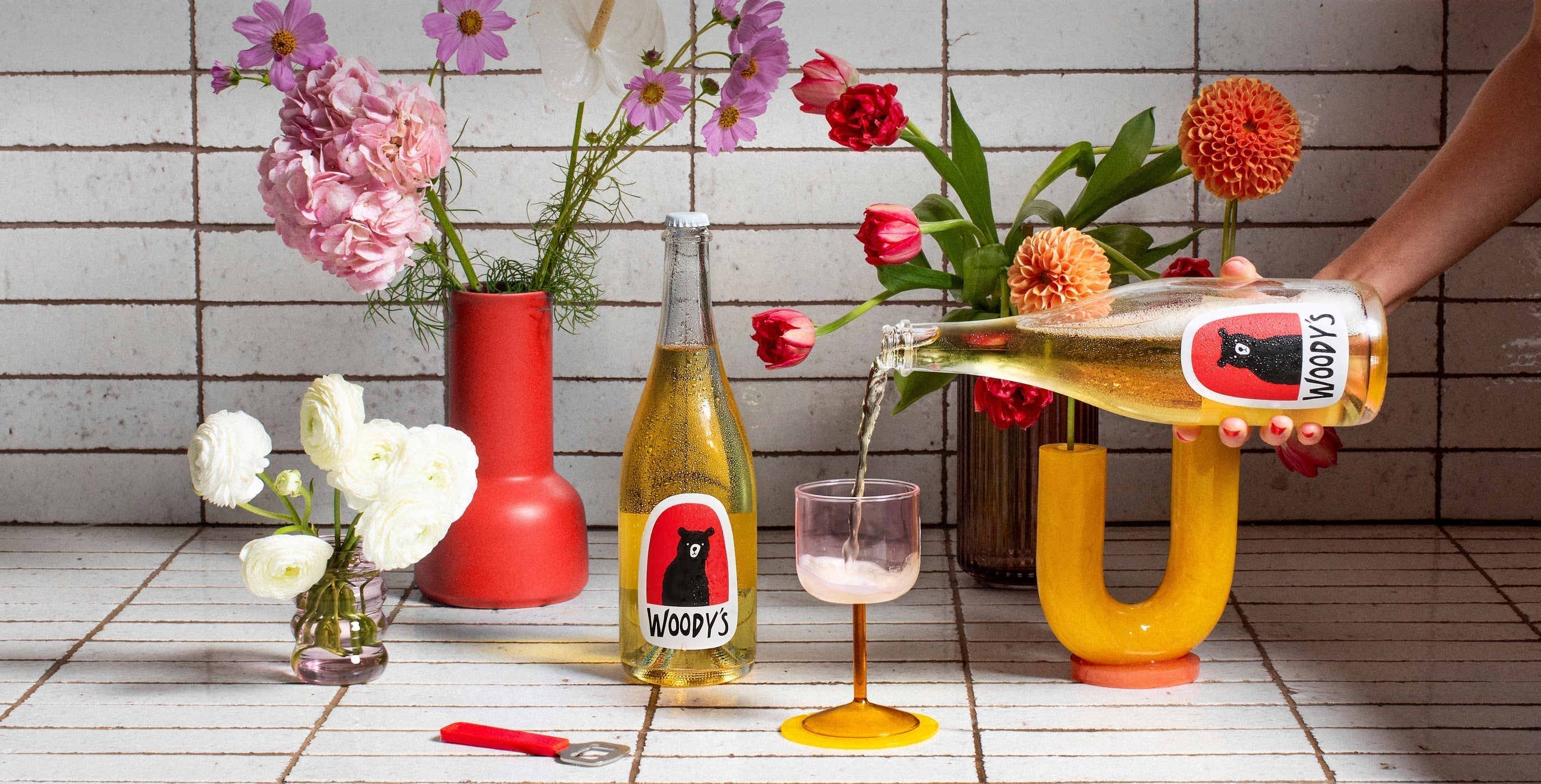 Woody's Sparkling blanc-de-blanc being poured into a glass