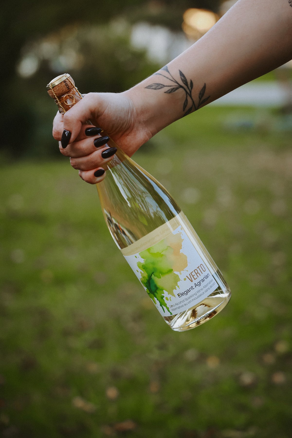 Verto non-alcoholic sparkling wine alternative bottle and glassware