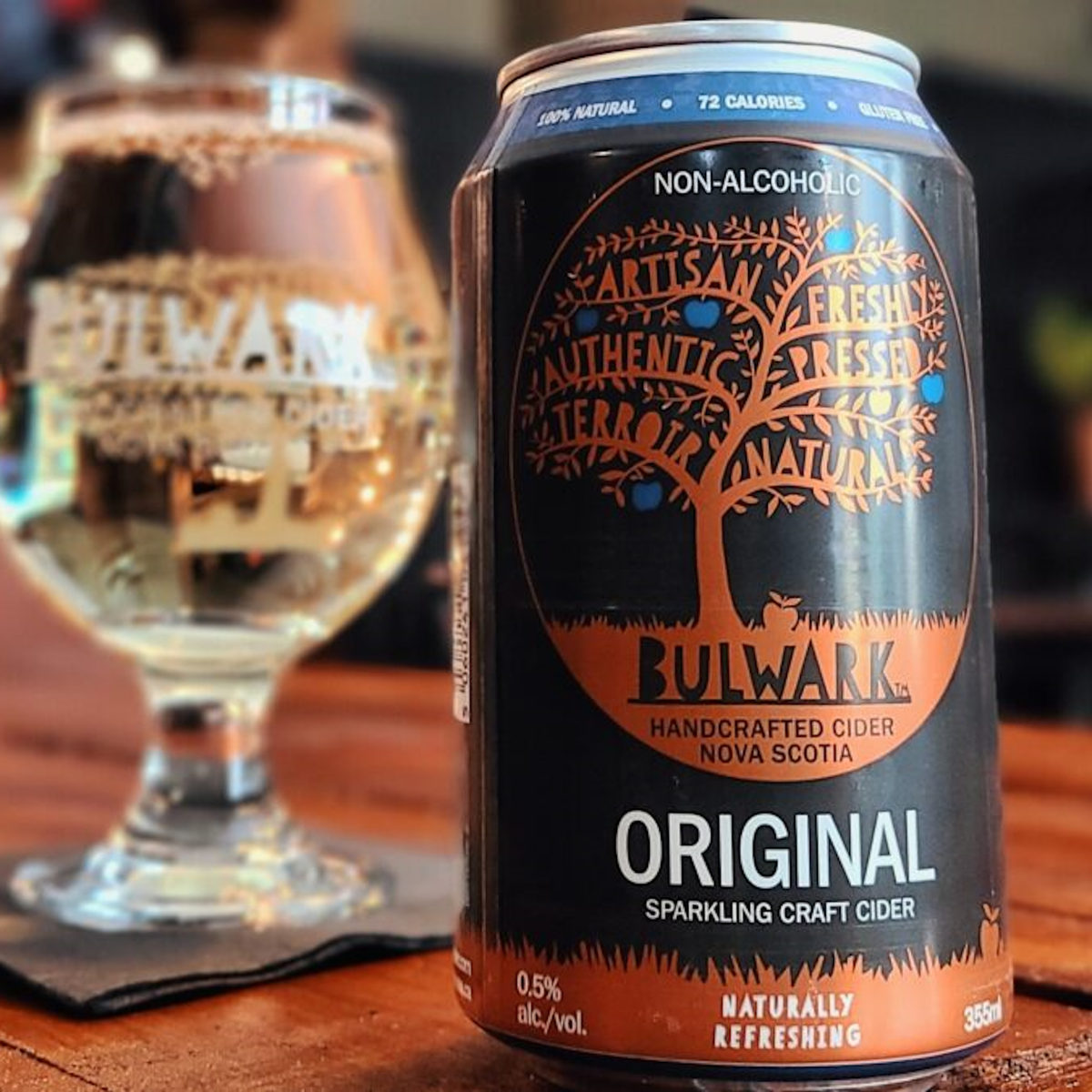 Bulwark Original alcohol-free cider 330ml bottle with fresh apples