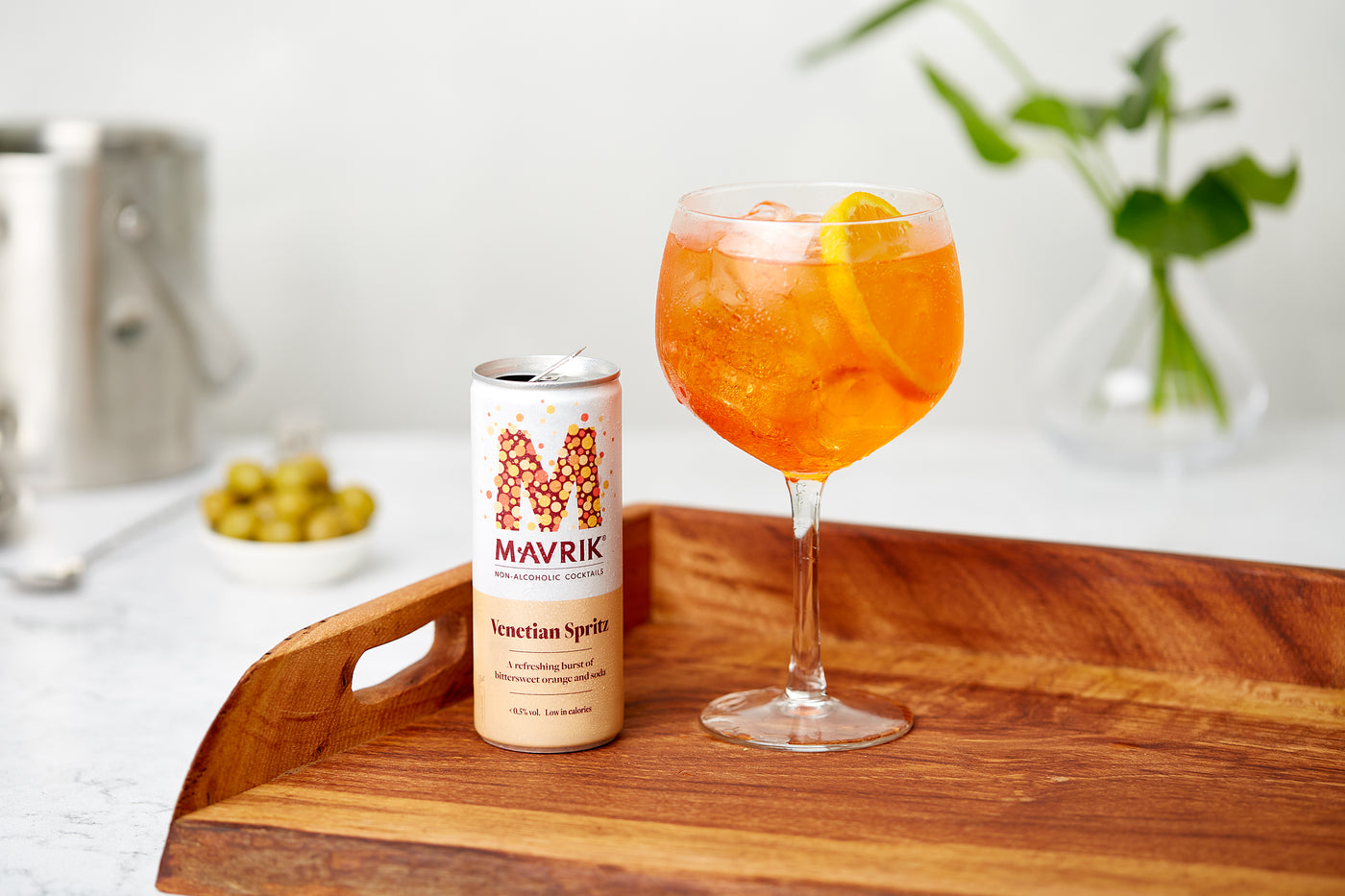 Mavrik drinks Canada - Mavrik drinks USA - delicious veneitan spritz cocktail - best non-alcoholic cocktails